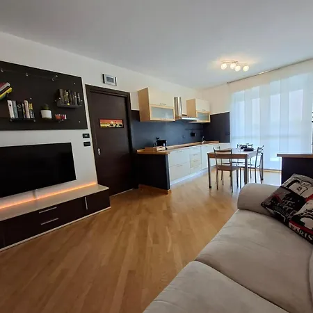 Bg House - Con Giardino E Garage Privato * קונאו